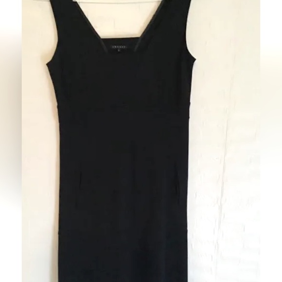 Theory  - Amika  -  Black V cut sleeveless fitted Cocktail mini dress | small - Picture 2 of 15